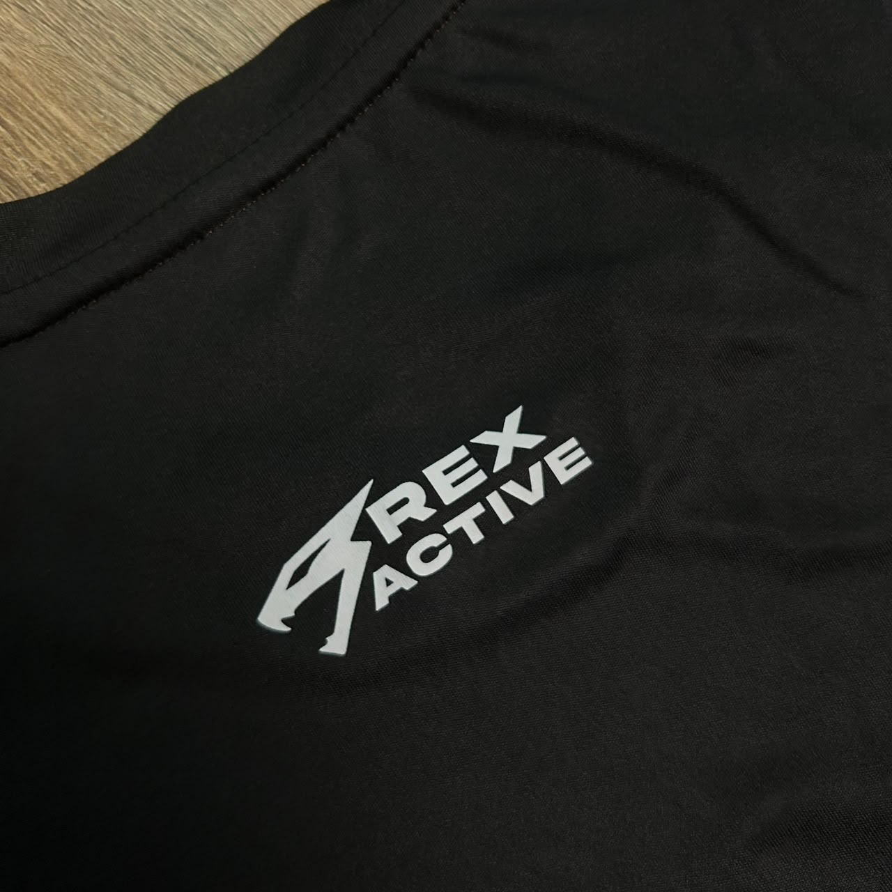 Rex Active sleeve and label detail
